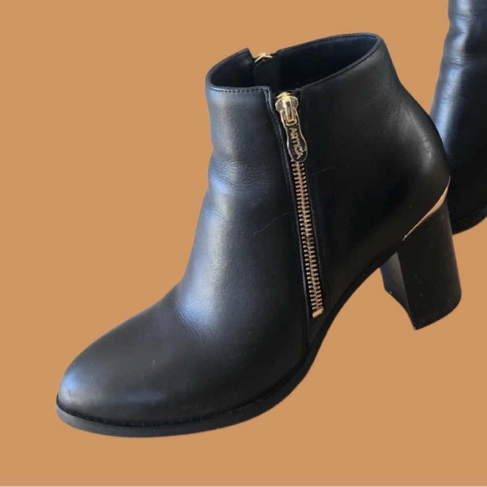 Black leather boots, 7 1/2, water proof. Artica from Brown shoes.